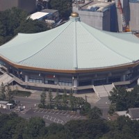 日本武道館＝東京都千代田区で、本社ヘリから