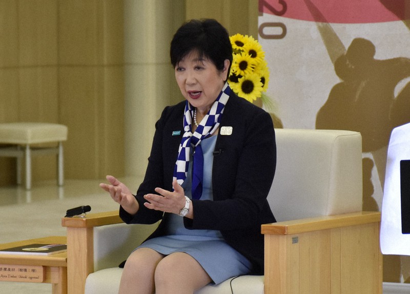 カメラに向かって大会開催への支援や協力に感謝するメッセージを伝える東京都の小池百合子知事=東京都庁で2021年7月23日午後4時34分、斎川瞳撮影