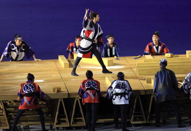 東京オリンピックの開会式で行われたパフォーマンス=国立競技場で2021年7月23日午後8時24分、梅村直承撮影