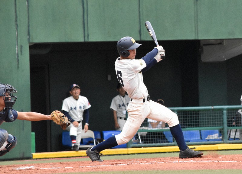 【長崎西-小浜】二回裏小浜2死二塁、入江の中前適時打で先制