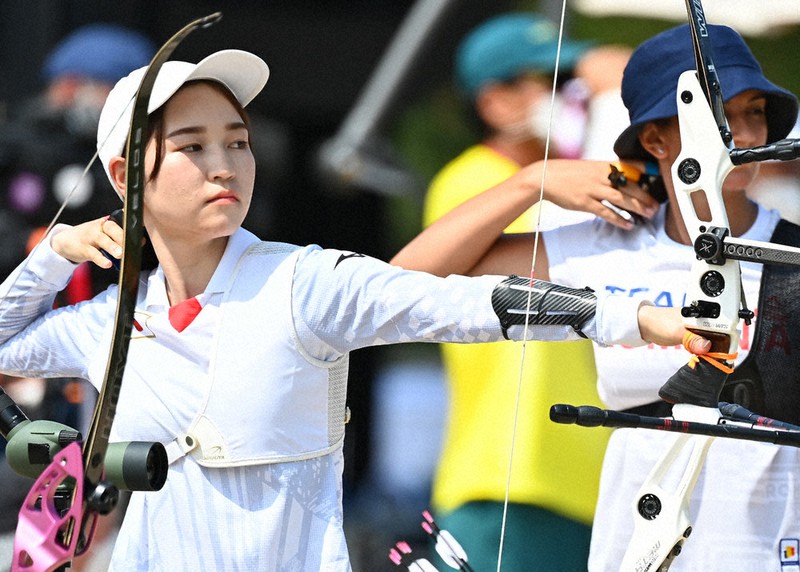 アーチェリー女子ランキングラウンド、矢を射る山内梓=2021年7月23日、徳野仁子撮影
