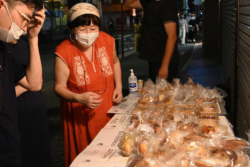 「夜のパン屋さん」を手がける料理研究家の枝元なほみさん=東京都新宿区で2021年7月23日、塩田彩撮影