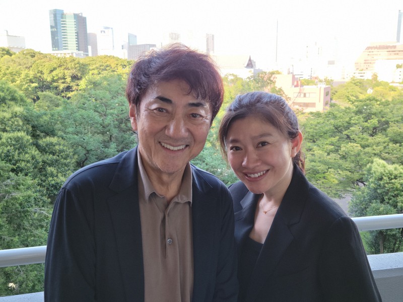 離婚を発表した俳優の市村正親さん(左)と篠原涼子さん=東京都内で7月(所属事務所提供)