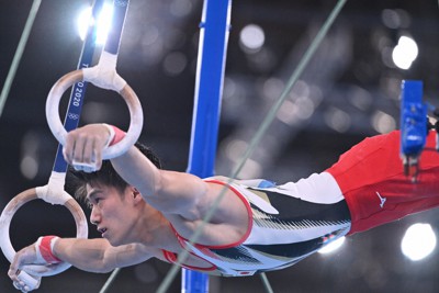 男子予選でつり輪の演技をする橋本大輝＝有明体操競技場で2021年7月24日、宮間俊樹撮影