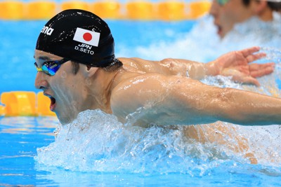 男子400メートル個人メドレー予選で敗退した瀬戸大也のバタフライ＝東京アクアティクスセンターで2021年7月24日、梅村直承撮影