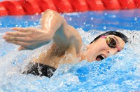 Japanese swimmer Rikako Ikee competes in her 4x100-meter freestyle relay heat at the Tokyo Olympics on July 24, 2021, at Tokyo Aquatics Centre. (Mainichi) 