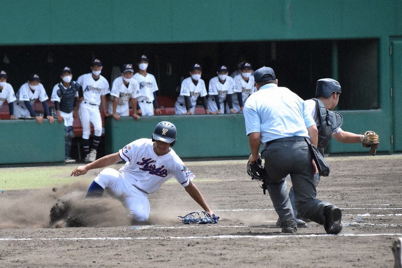 【熊毛南-宇部鴻城】五回裏宇部鴻城2死二塁、寺内の適時打で北山が生還し3点目を追加