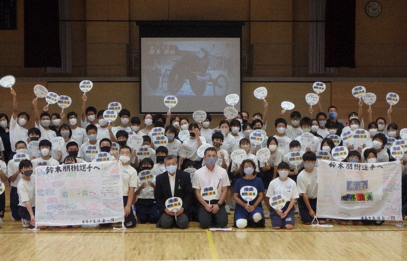 鈴木先輩 頑張れ パラ車いすマラソン出場 母校の館山 房南中生エール 千葉 毎日新聞
