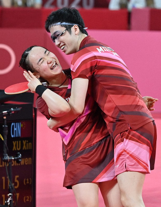 ジ*.様 水谷隼&伊藤美誠サイン 水谷隼・伊藤美誠 プラチナ大会の初陣をストレート勝利で飾る