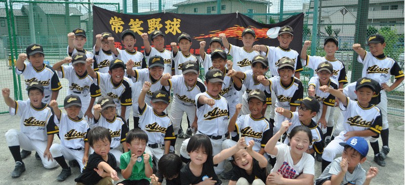 野球チーム「愛西ジュニアクラブ」の子どもたち。かつての栗林のように、週末に練習に励む=加藤沙波撮影
