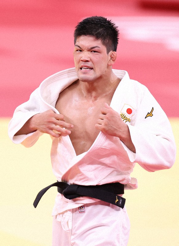 柔道男子73キロ級で優勝し喜ぶ大野将平選手=日本武道館で2021年7月26日、佐々木順一撮影