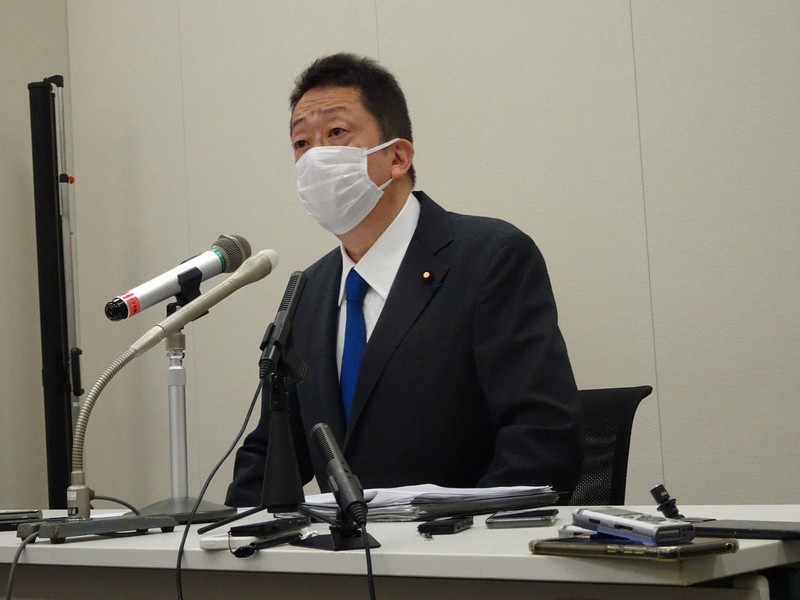 立憲民主党を離党し、議員辞職の意向を表明した本多平直衆院議員=国会内で27日、古川宗撮影