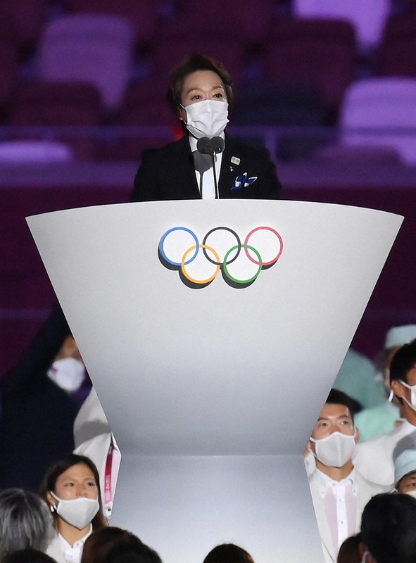 開会式であいさつする東京五輪・パラリンピック大会組織委員会の橋本聖子会長=国立競技場で2021年7月23日午後10時53分、久保玲撮影