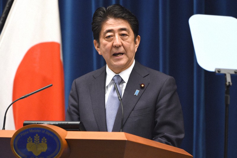 戦後70年にあたり、談話を発表する安倍晋三首相(当時)=首相官邸で2015年8月14日、藤井太郎撮影