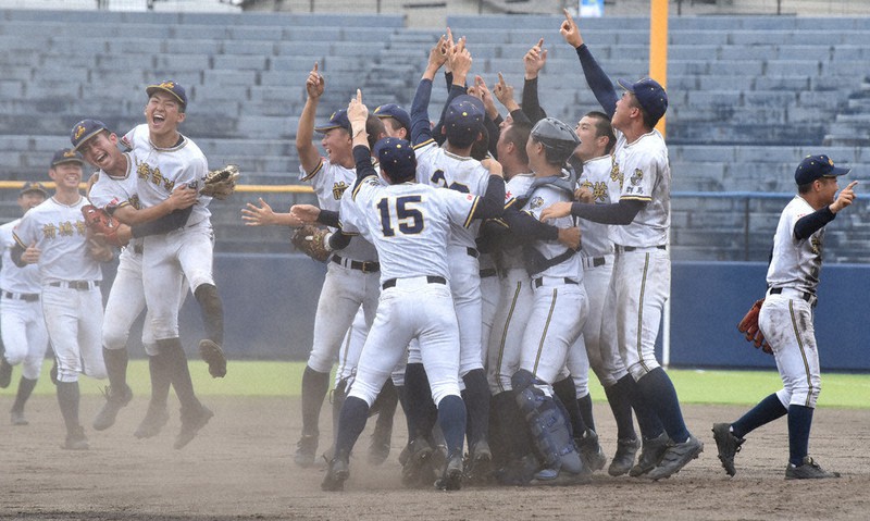 全国高校野球 群馬大会 前橋育英5連覇 延長十二回、健大高崎降す