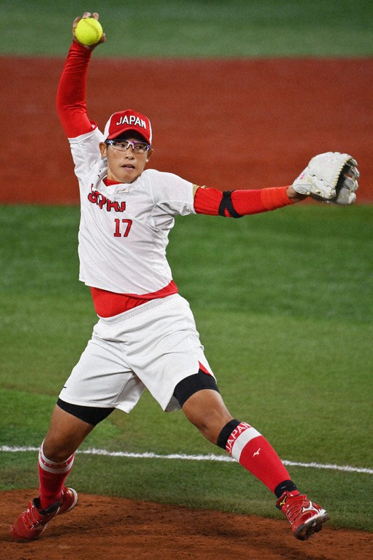 【日本-米国】力投する日本の先発・上野由岐子=横浜スタジアムで2021年7月27日、大西岳彦撮影