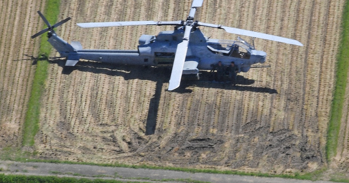 米軍　実物　ヘリ窓　2枚セット送料無料 米軍ヘリ、農地不時着 集落まで500メートル 宮崎・串間 | 毎日新聞