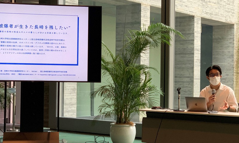 被爆前の写真の提供を呼びかける林田さん=長崎市平野町の国立長崎原爆死没者追悼平和祈念館で2021年7月28日午前12時05分、田中韻撮影