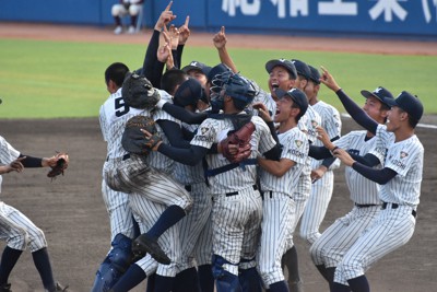 明徳義塾、投手戦制し22回目の優勝 全国高校野球高知大会 | 毎日新聞
