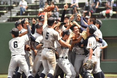 全国高校野球 神奈川大会 横浜 3年ぶりv 猛打で横浜創学館圧倒 両監督の話 神奈川 毎日新聞