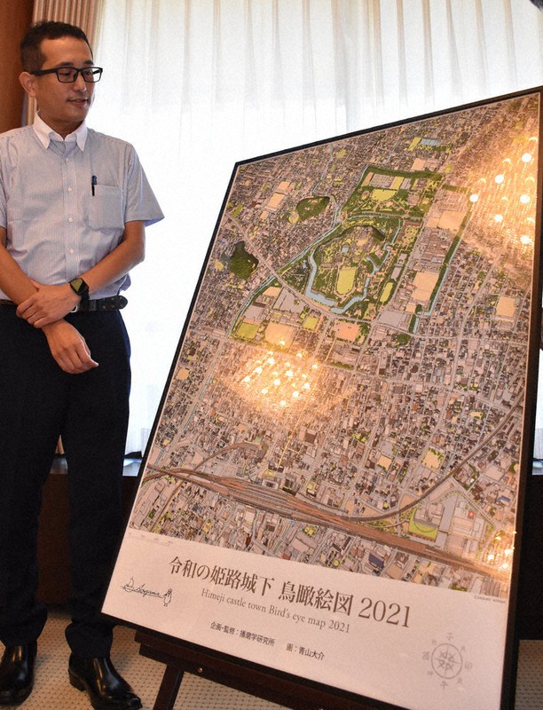 姫路城下「鳥瞰絵図」で空中散歩 播磨学研究所が市に寄贈 ／兵庫 