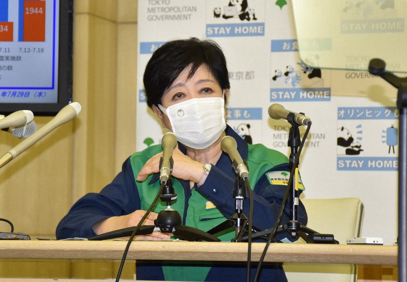 モニタリング会議後、報道陣の取材に応じる小池百合子知事=都庁で2021年7月29日午後2時18分、斎川瞳撮影