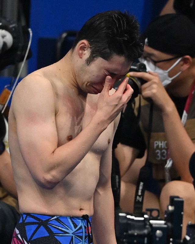 男子200メートル個人メドレー準決勝を終えて涙ぐむ萩野公介=東京アクアティクスセンターで2021年7月29日、宮間俊樹撮影