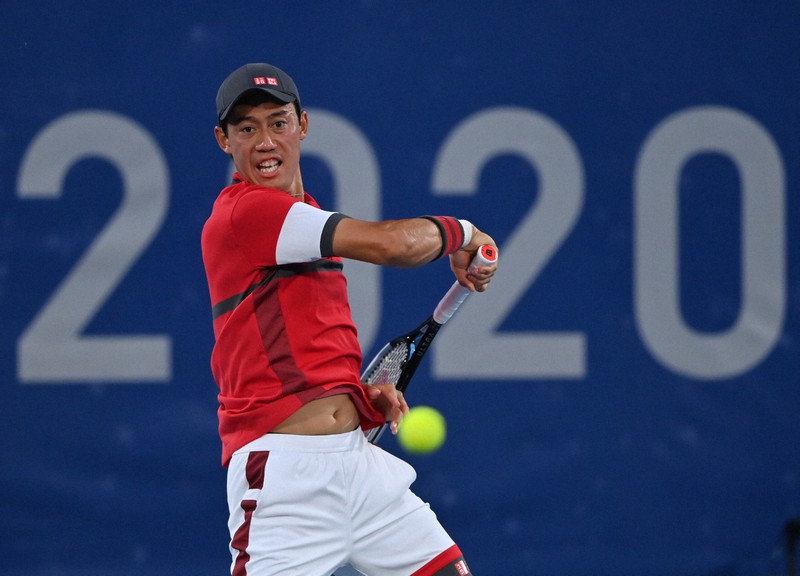 男子シングルス準々決勝でセルビアのノバク・ジョコビッチと対戦する錦織圭=有明テニスの森公園で2021年7月29日、宮間俊樹撮影