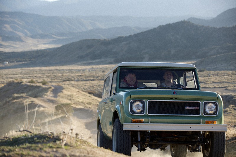 緑色の車体に姿を変えて走る1970年式インターナショナル・ハーベスター・スカウト800A ⒸDiscovery Communications,LLC