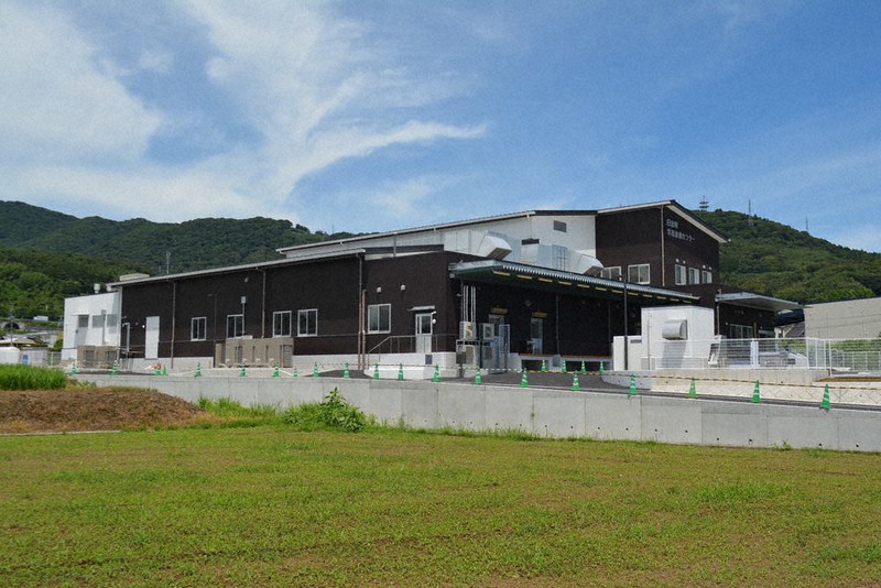完成した日出町の学校給食センター