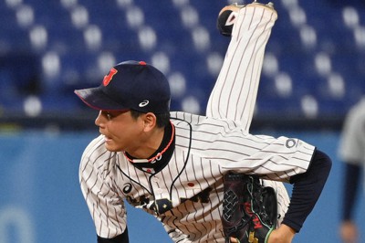 【日本－米国】延長タイブレーク十回表を無失点に抑えた日本の栗林良吏＝横浜スタジアムで2021年8月2日、大西岳彦撮影