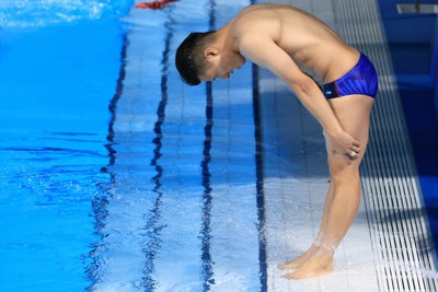 不惑の寺内健「幸せです」 ラストダイブ後、総立ちの拍手に涙 | 毎日新聞