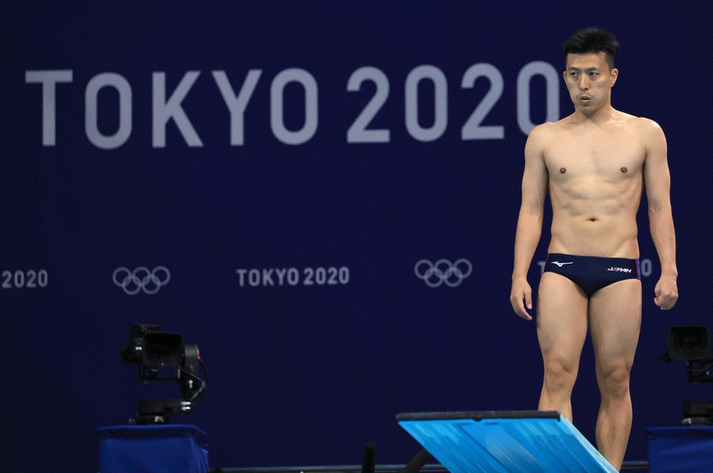 男子板飛び込み準決勝、4回目の演技に臨む寺内健=東京アクアティクスセンターで2021年8月3日、梅村直承撮影