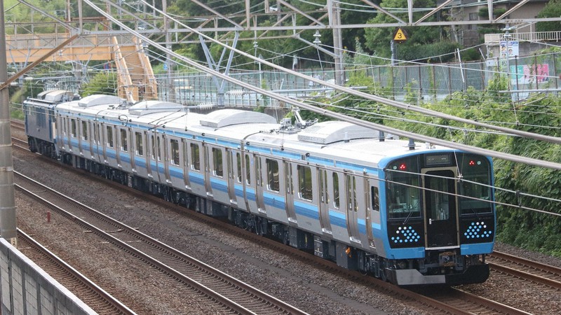 国府津車両センターへ向かう完成したばかりの相模線用E131系