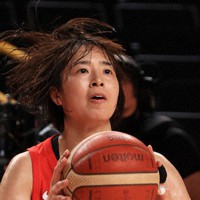 2日に行われた1次リーグナイジェリア戦でシュートを放つ三好＝梅村直承撮影