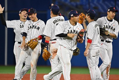 【日本－韓国】決勝進出を決め喜ぶ日本の選手たち＝横浜スタジアムで2021年8月4日、大西岳彦撮影