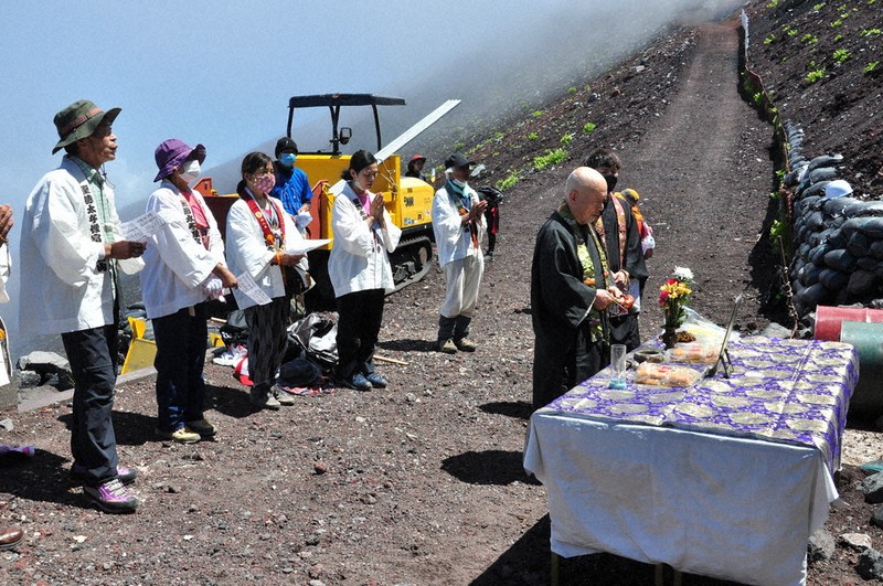 和の心 を祈る 富士山で聖徳太子法要 如来寺 山梨 毎日新聞