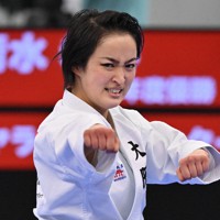 20年全日本選手権の清水希容の演武＝東京・日本武道館で2020年12月13日、大西岳彦撮影