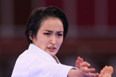 女子形で2位となった清水希容の演武＝日本武道館で2021年8月5日、宮武祐希撮影