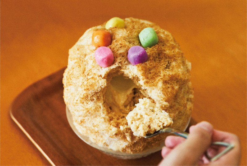 カラフルなゆず生麩が目を引く「デラみそ」(税込み880円)