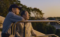 ハンセン病回復者の石山春平さん（左）と妻の絹子さんの日常をカメラで捉えたドキュメンタリー映画「絹子と春平」