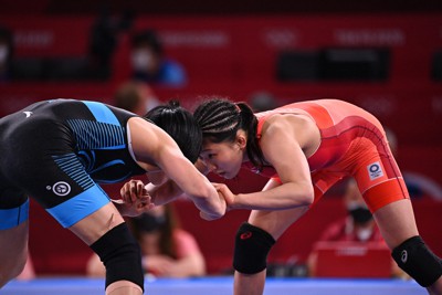 須崎優衣「ジンクス」打ち破って金メダル 吉田沙保里さんに続く | 毎日新聞