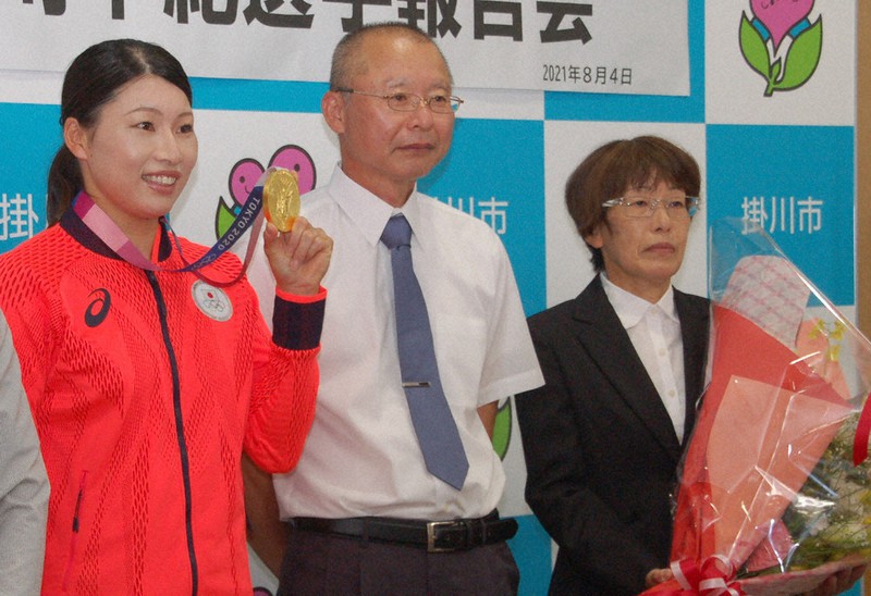東京2020 1 山崎選手 金 を報告 ソフト人口増えてくれたら 掛川出身 静岡 毎日新聞 東京2020 1 山崎選手 金 を報告 ソフト人口増えてくれたら 掛川出身 静岡 毎日新聞