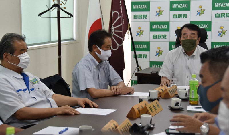 衆院宮崎1区の対応を協議した自民党宮崎県連の役員会=宮崎市橘通東2の自民党宮崎県連で2021年7月19日午後2時38分、塩月由香撮影