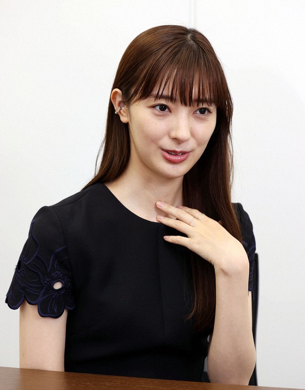 学校の思い出について語る女優でモデルの宮本茉由さん=東京都港区で、幾島健太郎撮影