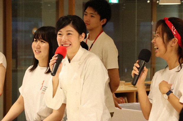 大学対抗フードロスをテーマにしたcreative cooking battle youth司会・実況の様子=creative cooking battle youth提供