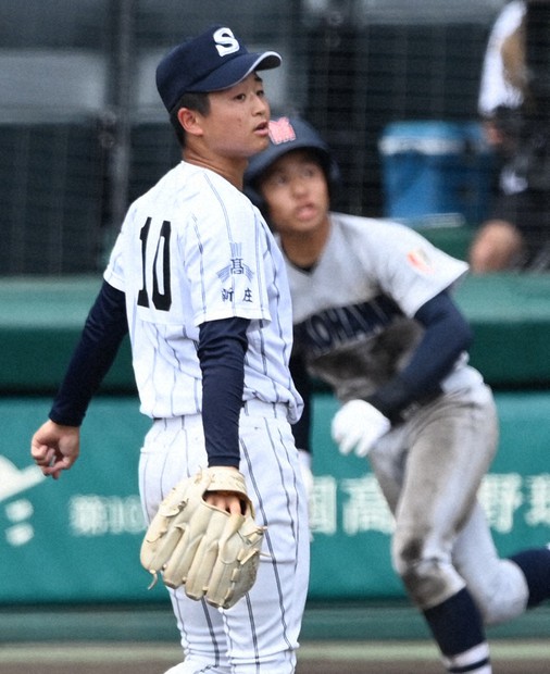 広島新庄・秋山「申し訳ない」 サヨナラ弾を浴びて涙 夏の甲子園