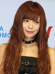 益若つばさ 今までで1番切りました 新ヘアスタイル披露に 綾波レイみたい 美しい の声 スポニチ