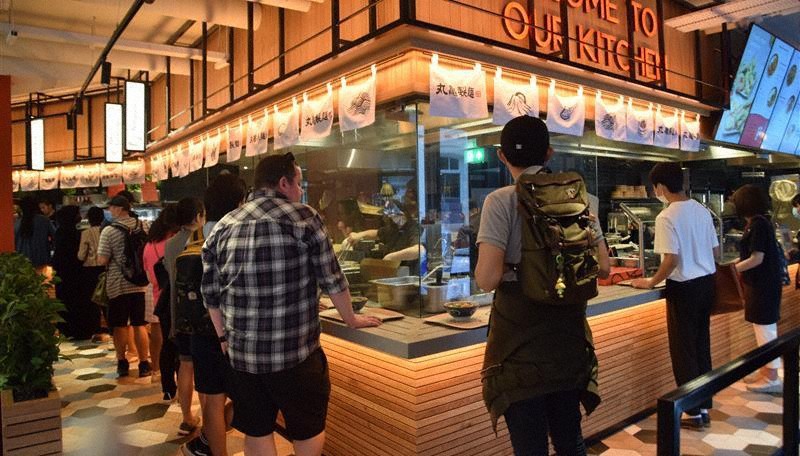 英国1号店として開店した丸亀製麺の店舗=ロンドン市内で2021年7月26日、横山三加子撮影