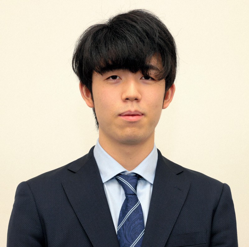 藤井聡太王位=名古屋市熱田区の名古屋国際会議場で2021年1月17日午後5時3分(代表撮影)